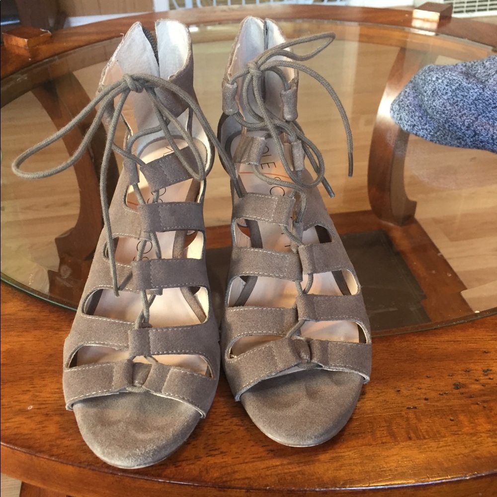 Shoes - Picture 2 of 3